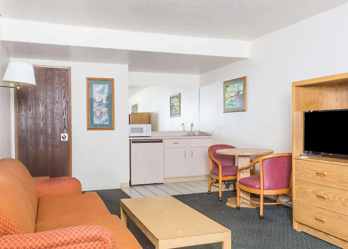 Hotel Super 8 By Wyndham Metro North Phoenix