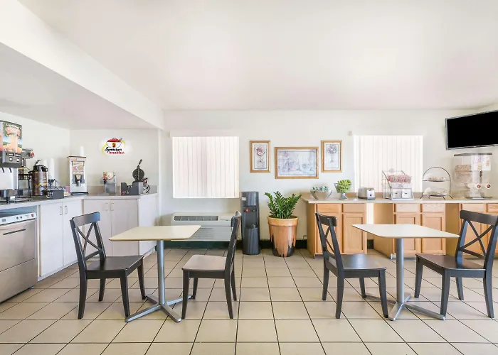 Super 8 By Wyndham Metro North 2* Phoenix